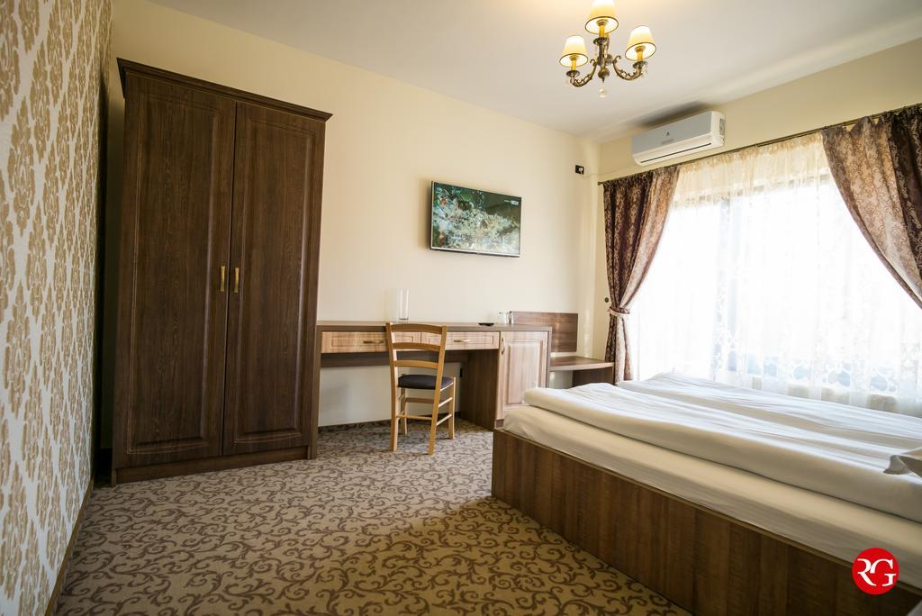Pensiunea Royal Spa Piatra Neamţ Buitenkant foto