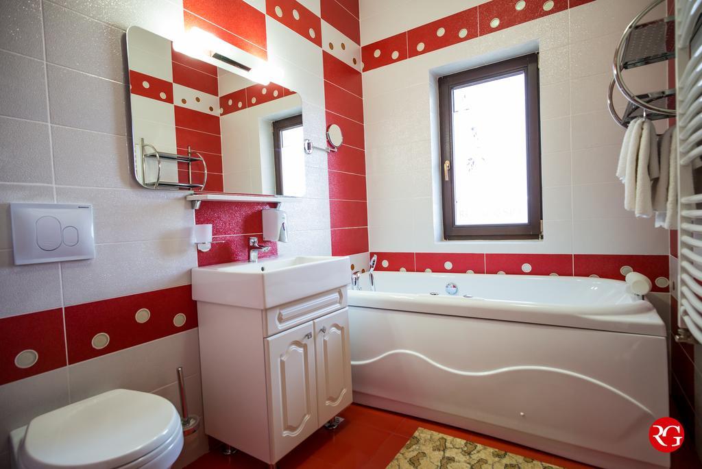 Pensiunea Royal Spa Piatra Neamţ Kamer foto