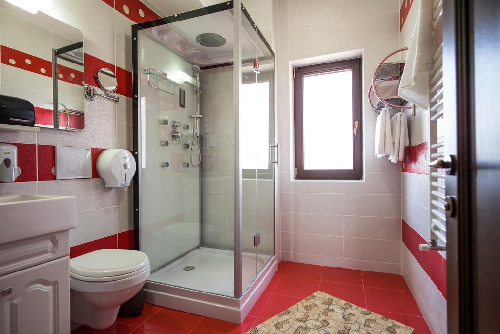 Pensiunea Royal Spa Piatra Neamţ Kamer foto