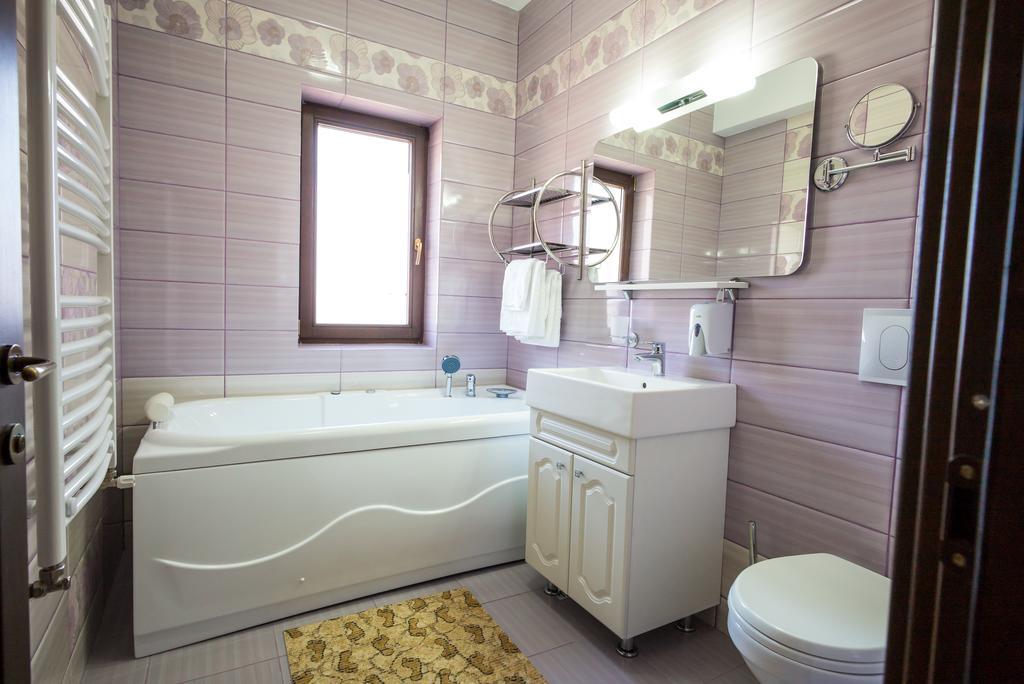 Pensiunea Royal Spa Piatra Neamţ Kamer foto