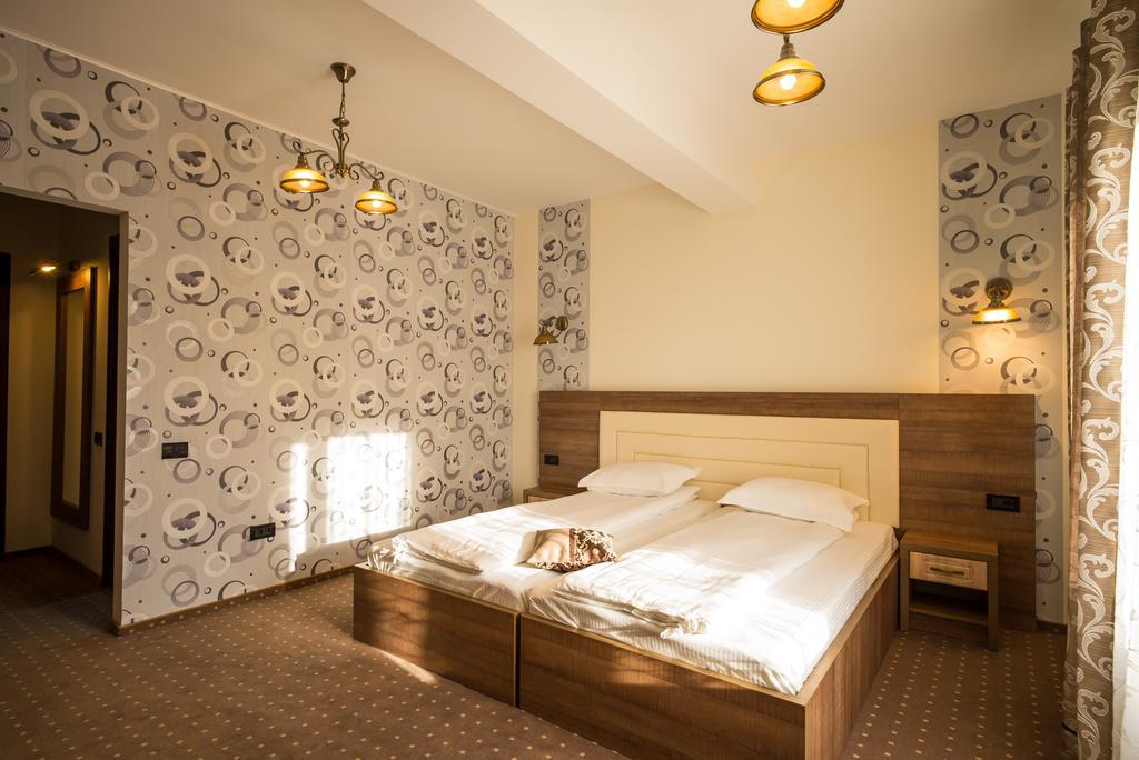 Pensiunea Royal Spa Piatra Neamţ Kamer foto