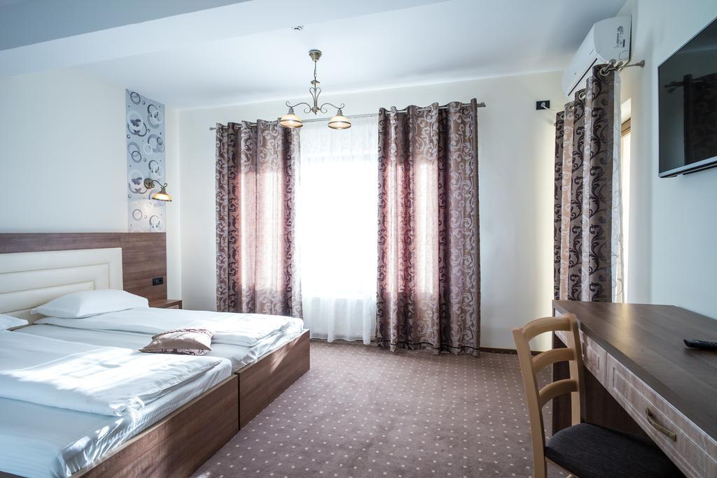 Pensiunea Royal Spa Piatra Neamţ Kamer foto